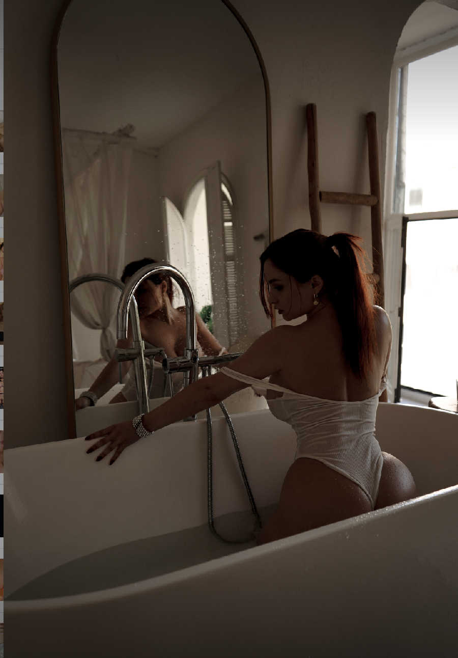 A playful frame from Miranda Faith nude — online in San Jose